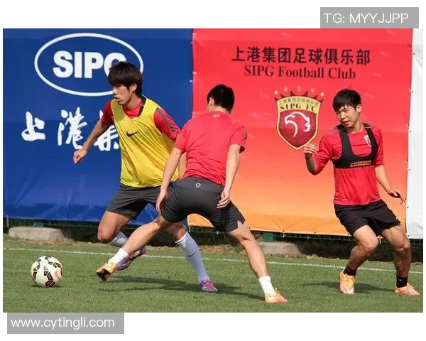 武汉足球队与重庆足球队赛后复盘团队协作的成功与不足分析