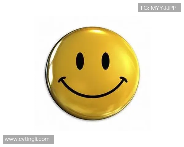 笑脸头像下的足球明星女神展现青春活力与运动魅力