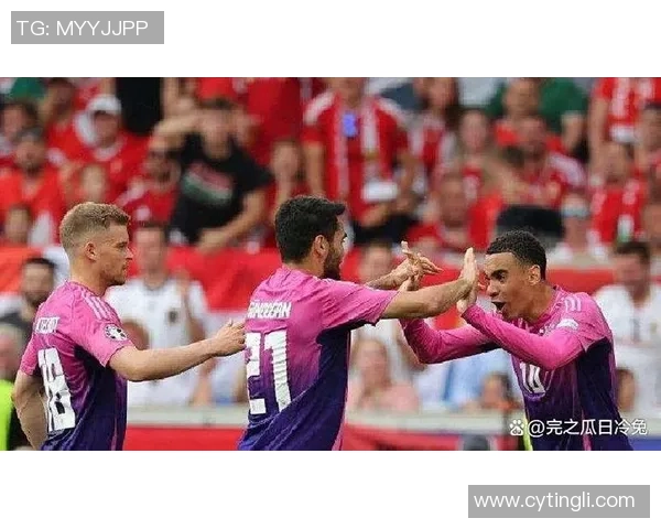 足球明星意外踢球误伤孩子引发热议家长呼吁加强安全措施 足球明星意外踢球误伤孩子引发热议家长呼吁加强安全措施