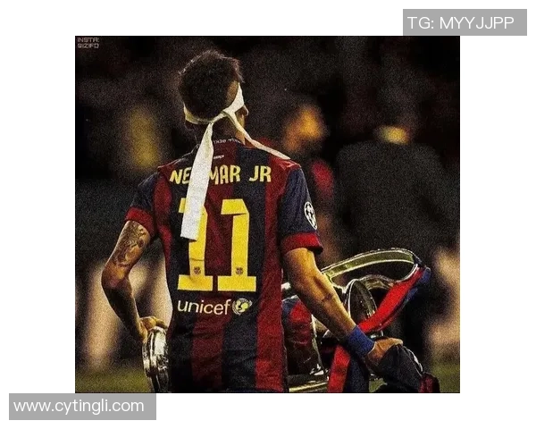 足球明星背影高清图片展现运动魅力与激情瞬间的完美结合 足球明星背影高清图片展现运动魅力与激情瞬间的完美结合